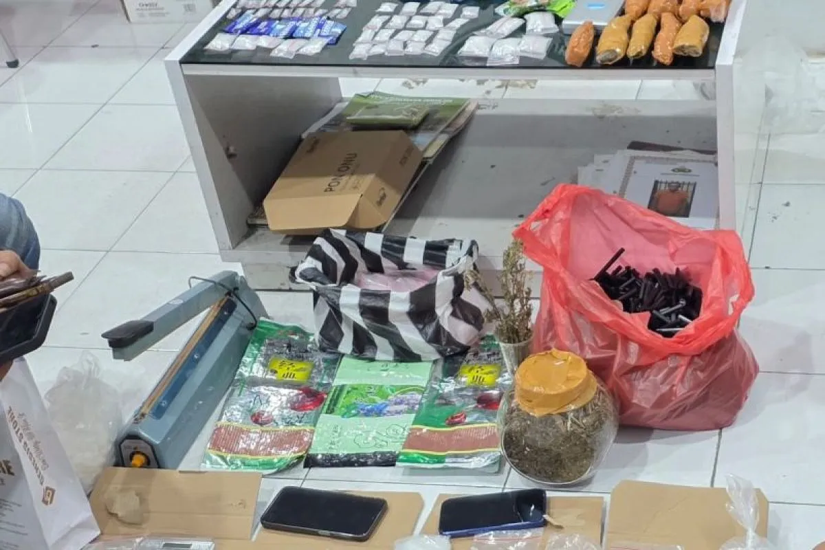 TNI Gagalkan Peredaran Ratusan Paket Narkotika di Agam, Dua Pelaku Diamankan